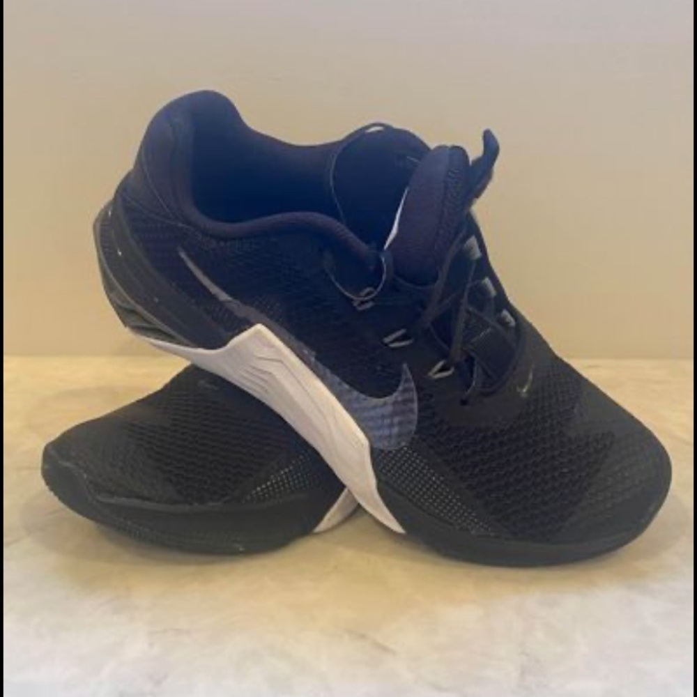 Nike Black and White Women's Sneakers